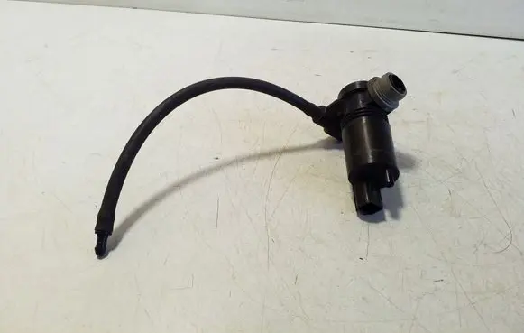 Land Rover Discovery Sport Windscreen/windshield washer pump 1050007001