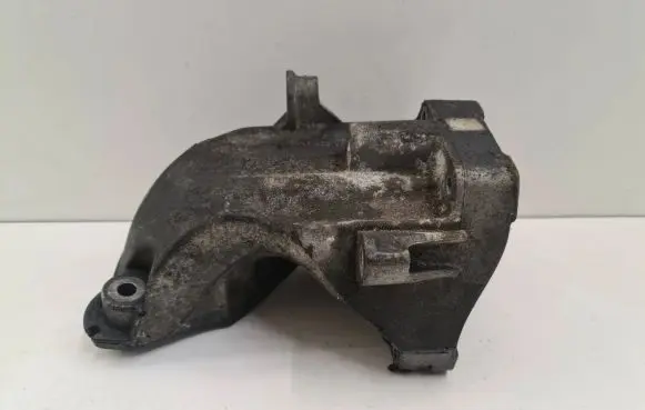 Mercedes-Benz E W212 Engine mounting bracket A6512230004