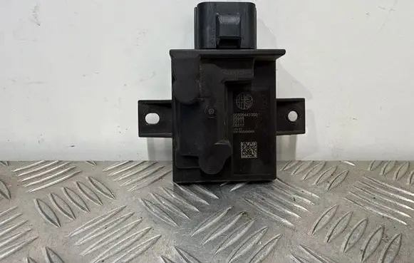 Alfa Romeo Giulia Fuel pump relay 00505441350