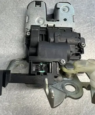 Audi A3 S3 8L Tailgate/trunk/boot lock/catch/latch 8R0827505