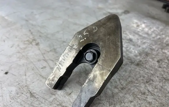 Nissan Navara D40 Fuel Injector clamp holder