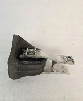Volvo XC90 Engine mount bracket 32139936