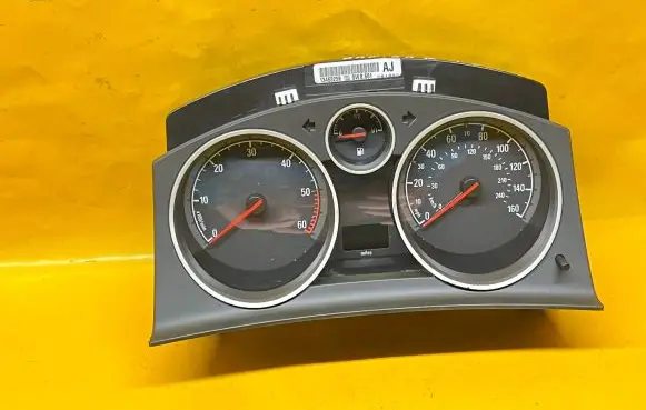 Opel Zafira B Speedometer (instrument cluster) 13463251
