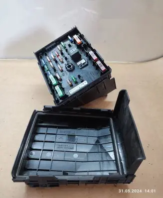 Volkswagen Tiguan Fuse box set 3C0937125A
