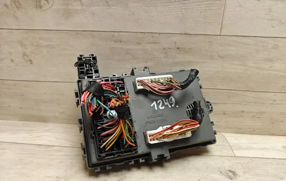 Chevrolet Aveo Fuse module 96826374