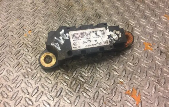 Mercedes-Benz E W211 Airbag deployment crash/impact sensor 0018209126
