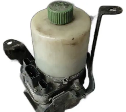Volkswagen Polo V 6R Power steering pump 