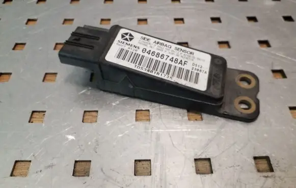 Chrysler Grand Voyager IV Airbag deployment crash/impact sensor 04686748AF 5WY70120