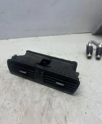Volkswagen PASSAT B6 Dash center air vent grill 3C2819728 P0110957