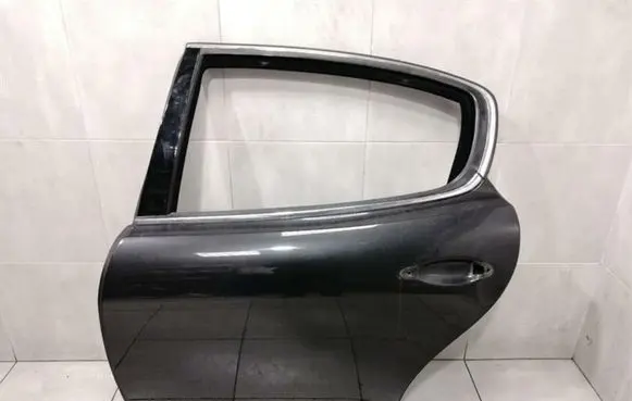 Maserati Quattroporte Rear door 67062300