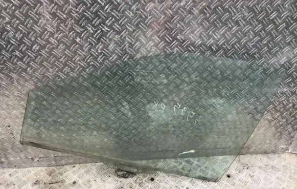 Mazda MPV Front door window glass four-door 