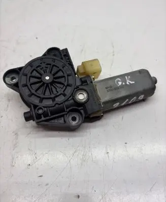 Mercedes-Benz C W203 Rear door window regulator motor 0130822008