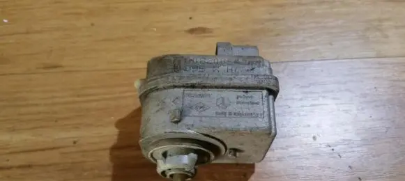 Headlight level adjustment motor