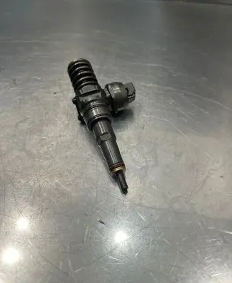 Volkswagen Caddy Fuel injector 038130073br