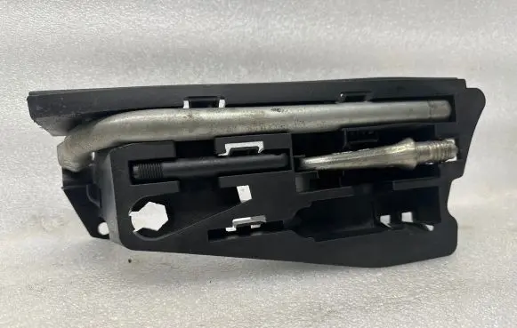 Audi A6 S6 C6 4F Tool set 4F5012111A