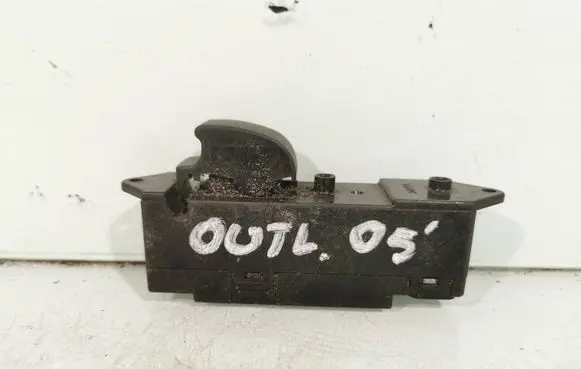 Mitsubishi Outlander Electric window control switch C8DD321M MR502238