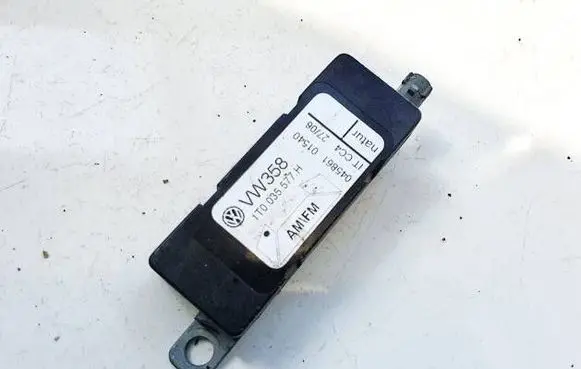 Volkswagen Touran I Antenna control unit 1T0035577H
