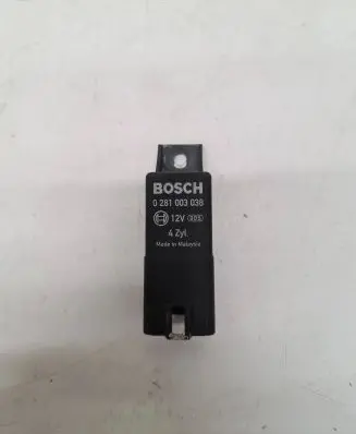 Volkswagen Golf VI Glow plug pre-heat relay 0281003038