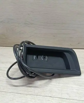 BMW 3 F30 F35 F31 AUX in-socket connector 105026812 9207357 58450710