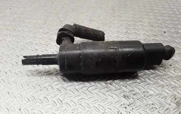 Volvo XC90 Headlight washer pump 