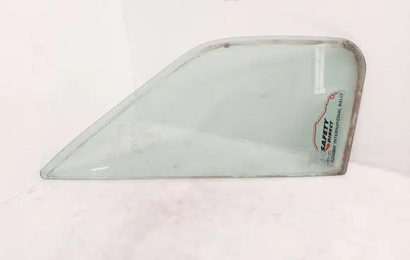 Nissan Interstar Front vent window/glass (coupe) 