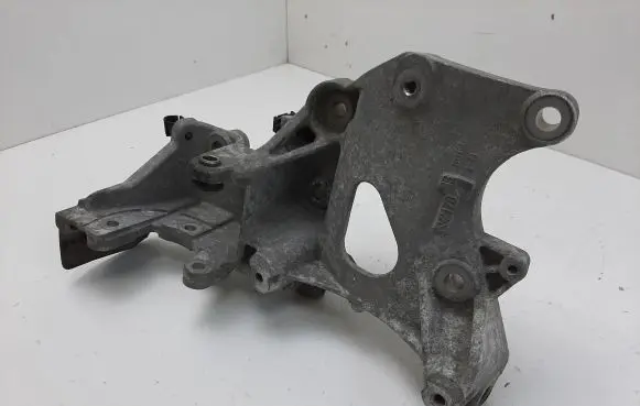 Alfa Romeo Giulietta A/C compressor mount bracket 55217833