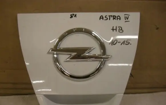 Opel Astra J Tailgate trim