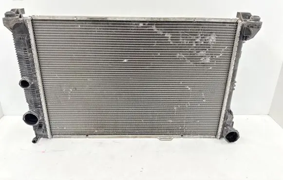 Mercedes-Benz CLS C218 X218 Coolant radiator A2045003703