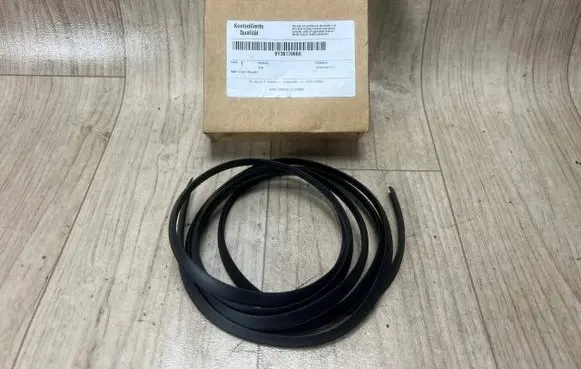 Porsche Cayenne (9Y0 9Y3) Sunroof sealing rubber 9Y3817668A