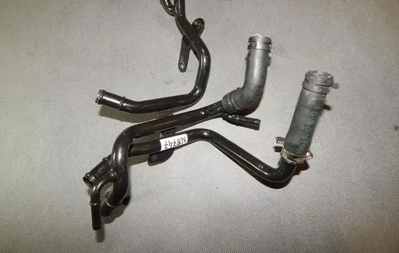 Audi Q3 8U Engine coolant pipe/hose 04L121064N