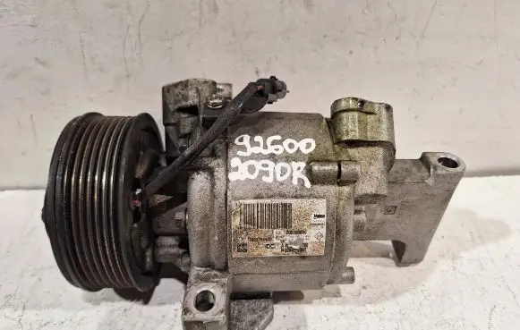 Renault Twingo III Air conditioning (A/C) compressor (pump) 926002090R