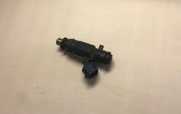 Hyundai i30 Fuel injector 353102B000
