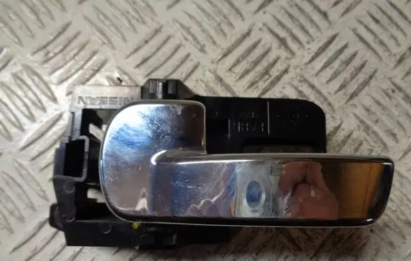 Nissan Qashqai Front door interior handle 80671JDO8449