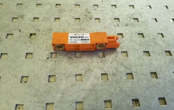 Volvo XC90 Airbag deployment crash/impact sensor 8651754