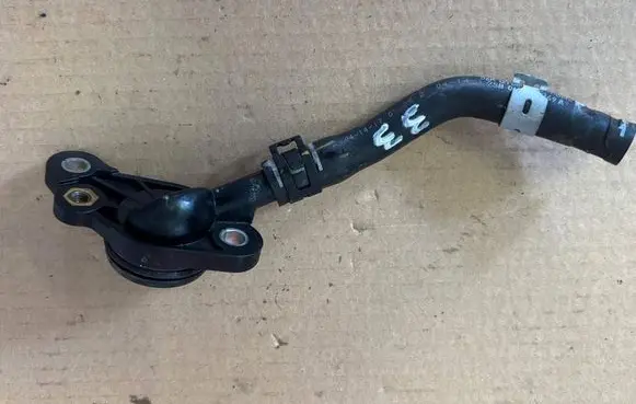 Engine coolant pipe/hose