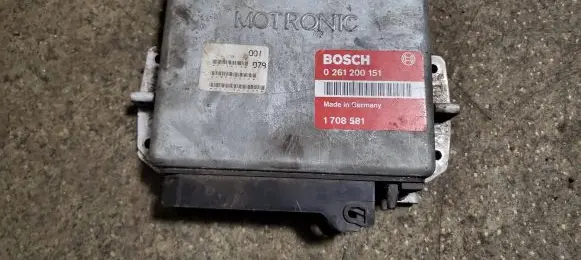 BMW 7 E32 Engine control unit/module 1708581 0261200151
