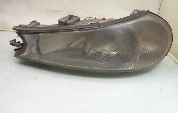 Ford Mondeo MK II Headlight/headlamp