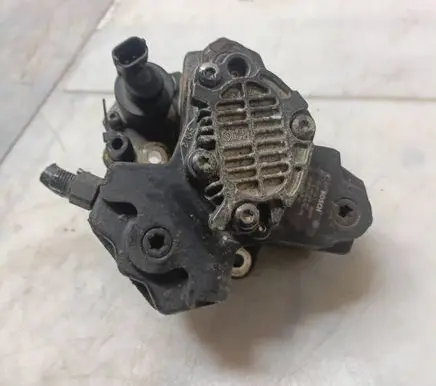 Volvo V70 Fuel injection high pressure pump 0445010043 069778 8689590