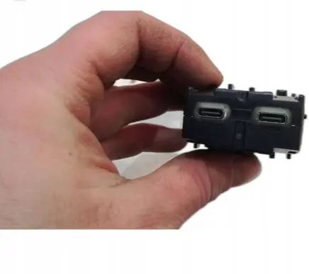 Mercedes-Benz S W223 USB socket connector A2068202600