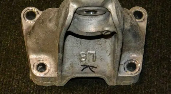 Lexus IS III XE30 Engine mounting bracket