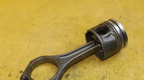 Jaguar S-Type Piston with connecting rod