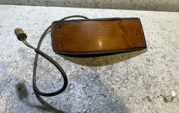 BMW 5 E28 Front bumper turn signal 3371217