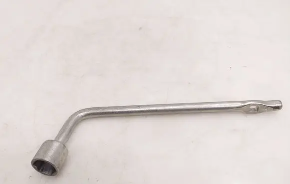 Nissan X-Trail T32 Wheel nut wrench 