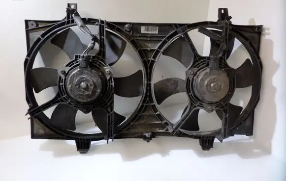 Nissan Primera Radiator cooling fan shroud 8240296