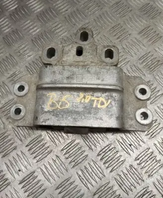 Volkswagen PASSAT B6 Engine mount bracket 3C0199559AA