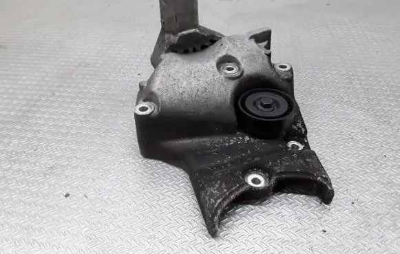 Opel Insignia A Engine mounting bracket 55566020
