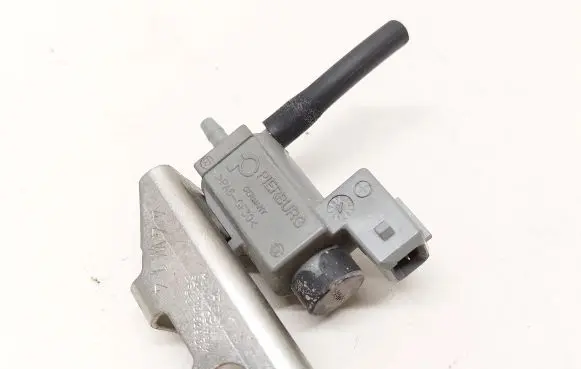 Porsche Cayman 981 Turbo solenoid valve 72228004 7PP906270