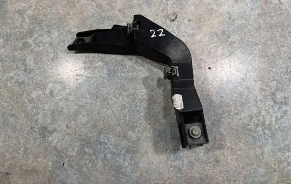 BMW i3 Fender mounting bracket 7331556