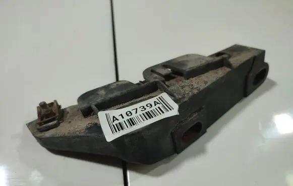 Front bumper mounting bracket