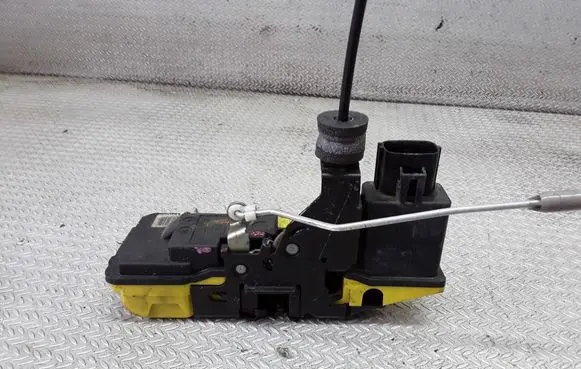 Volvo S80 Rear door lock 9141705